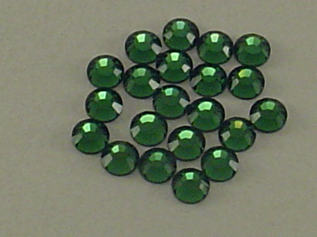 18 pcs. 30ss GREEN TURMALINE FLATBACK European Rhinestones